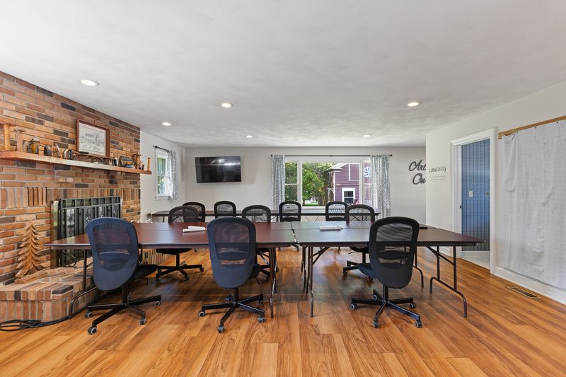 Wider view of the same craft room end