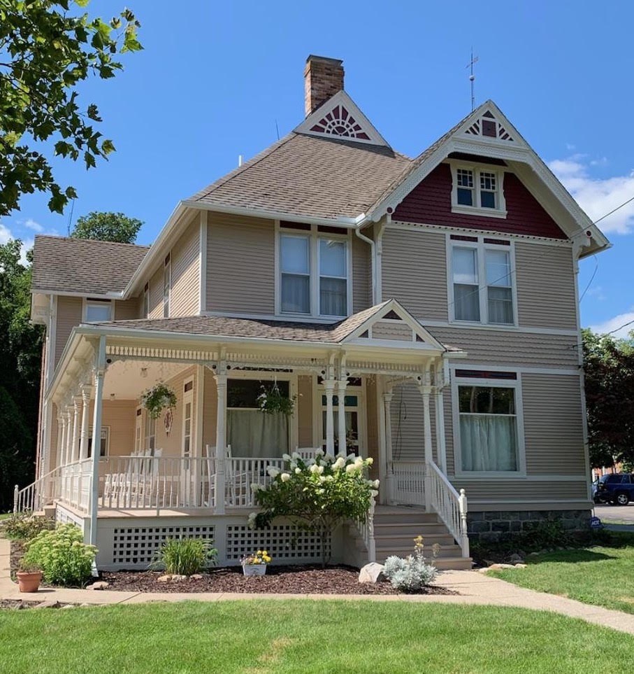 Artistry on Evans, a Queen Anne retreat house built in 1894